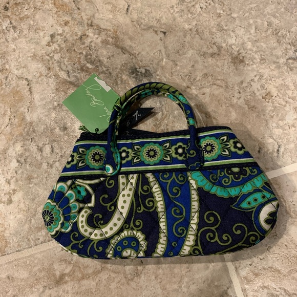 Vera Bradley Handbags - NWT Vera Bradley Caitlyn Rhythm & Blues Purse